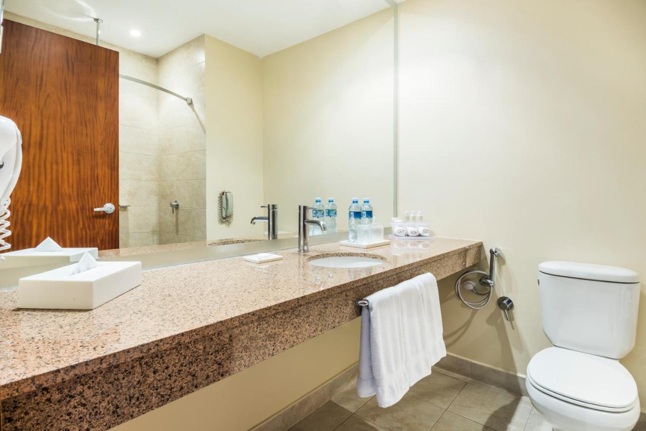 Holiday Inn Express Quito By Ihg Екстериор снимка