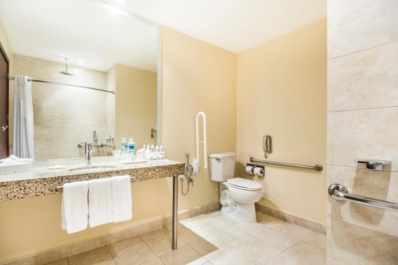 Holiday Inn Express Quito By Ihg Екстериор снимка