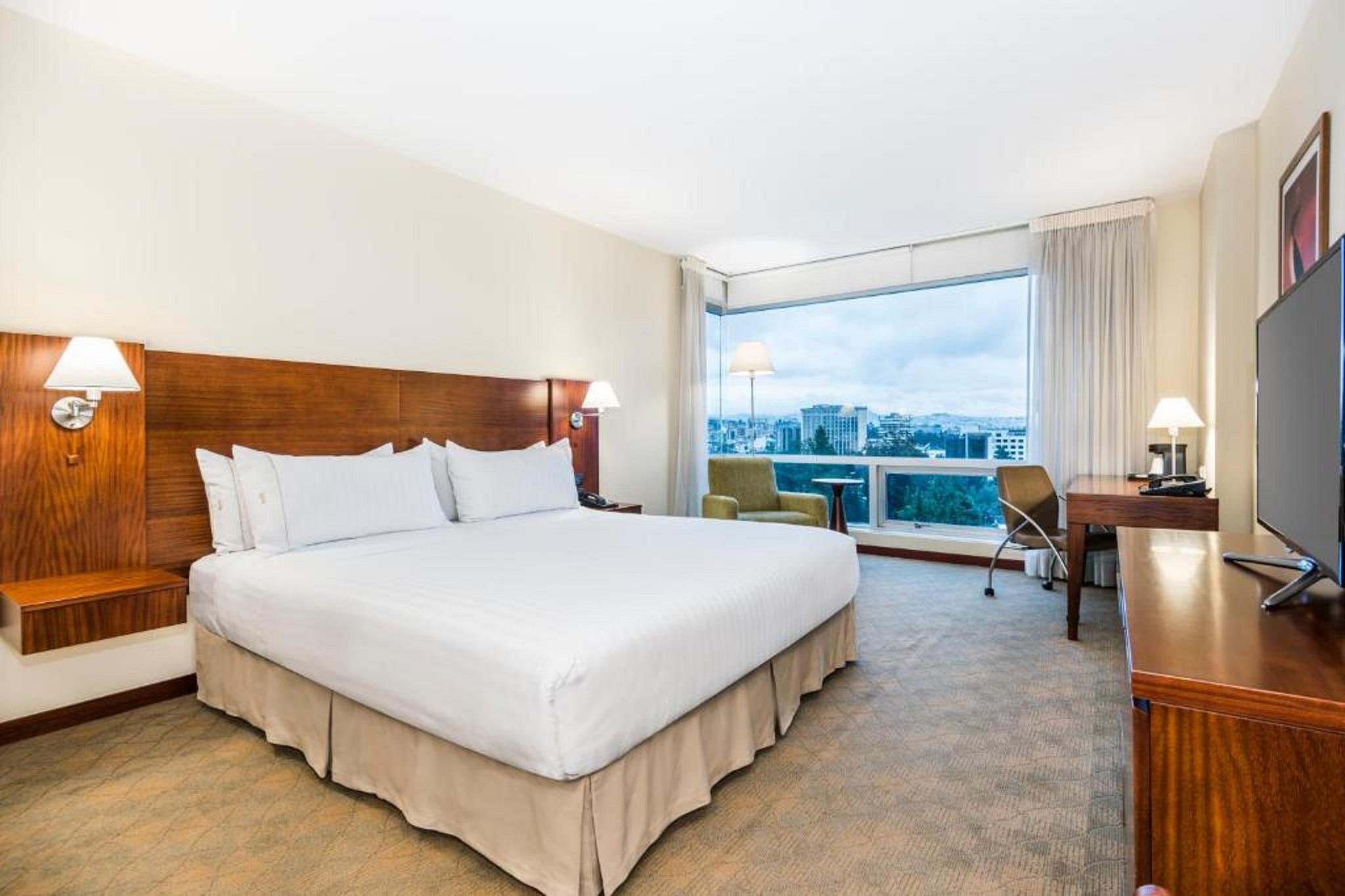 Holiday Inn Express Quito By Ihg Екстериор снимка