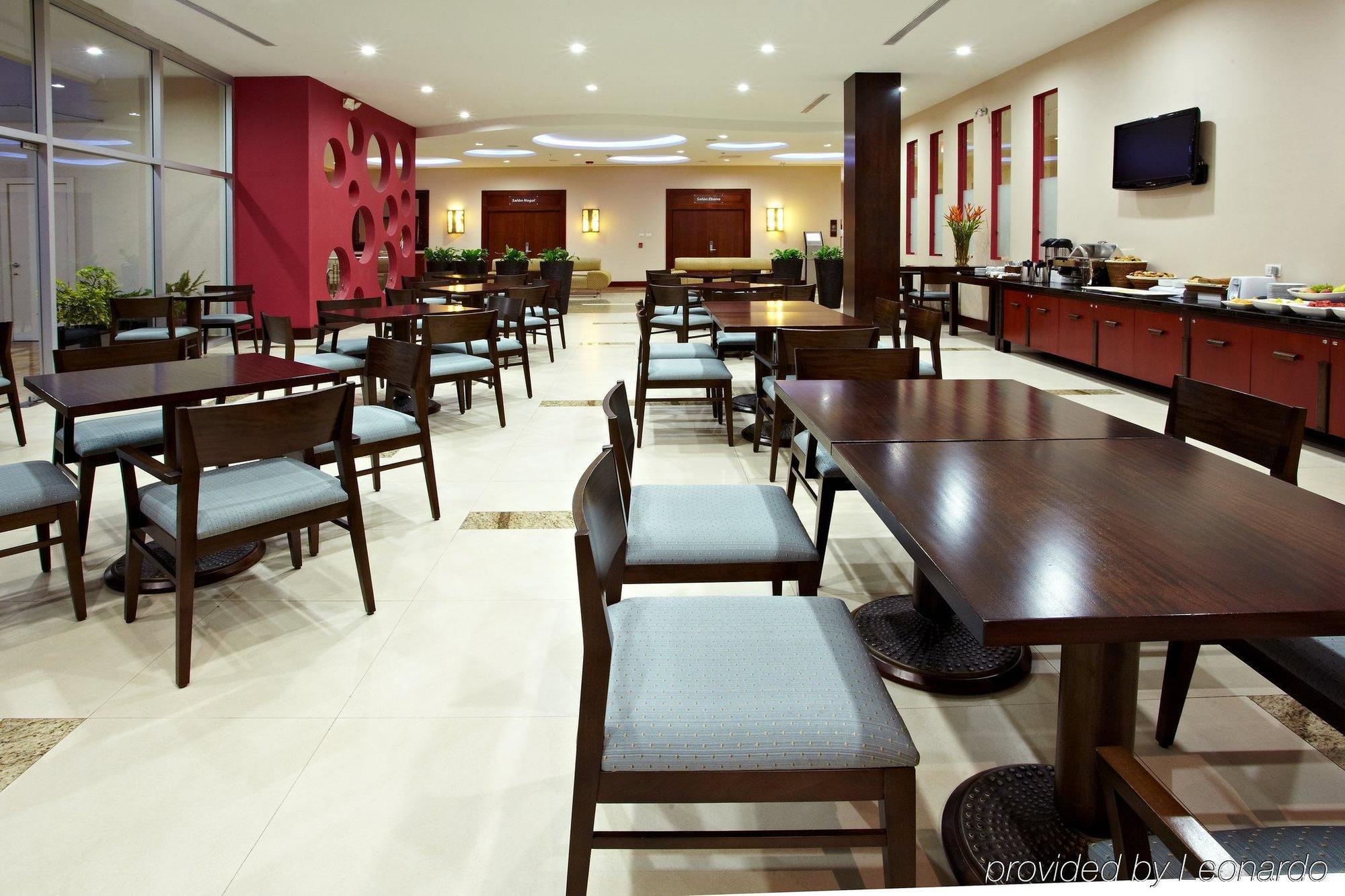 Holiday Inn Express Quito By Ihg Екстериор снимка