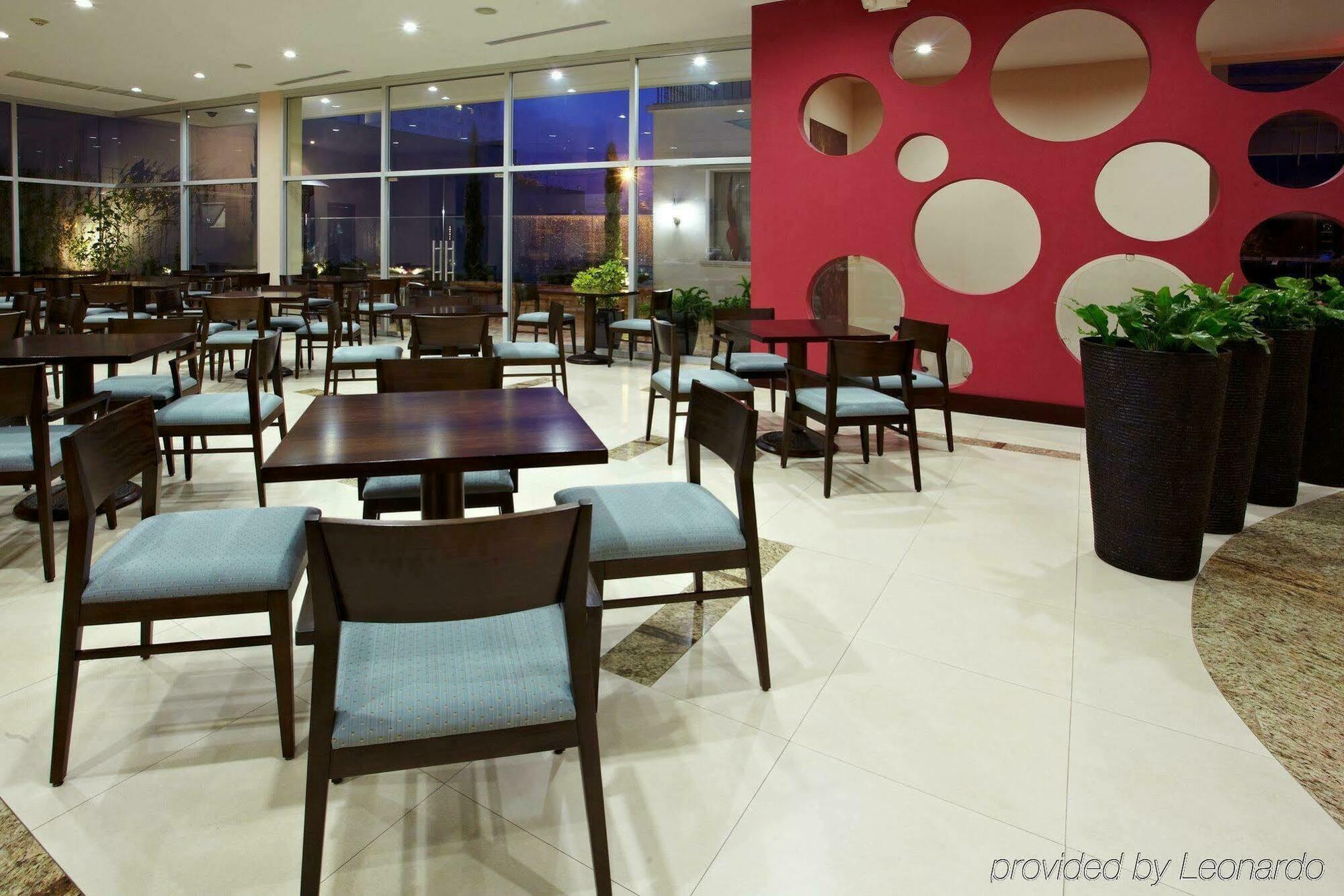 Holiday Inn Express Quito By Ihg Екстериор снимка