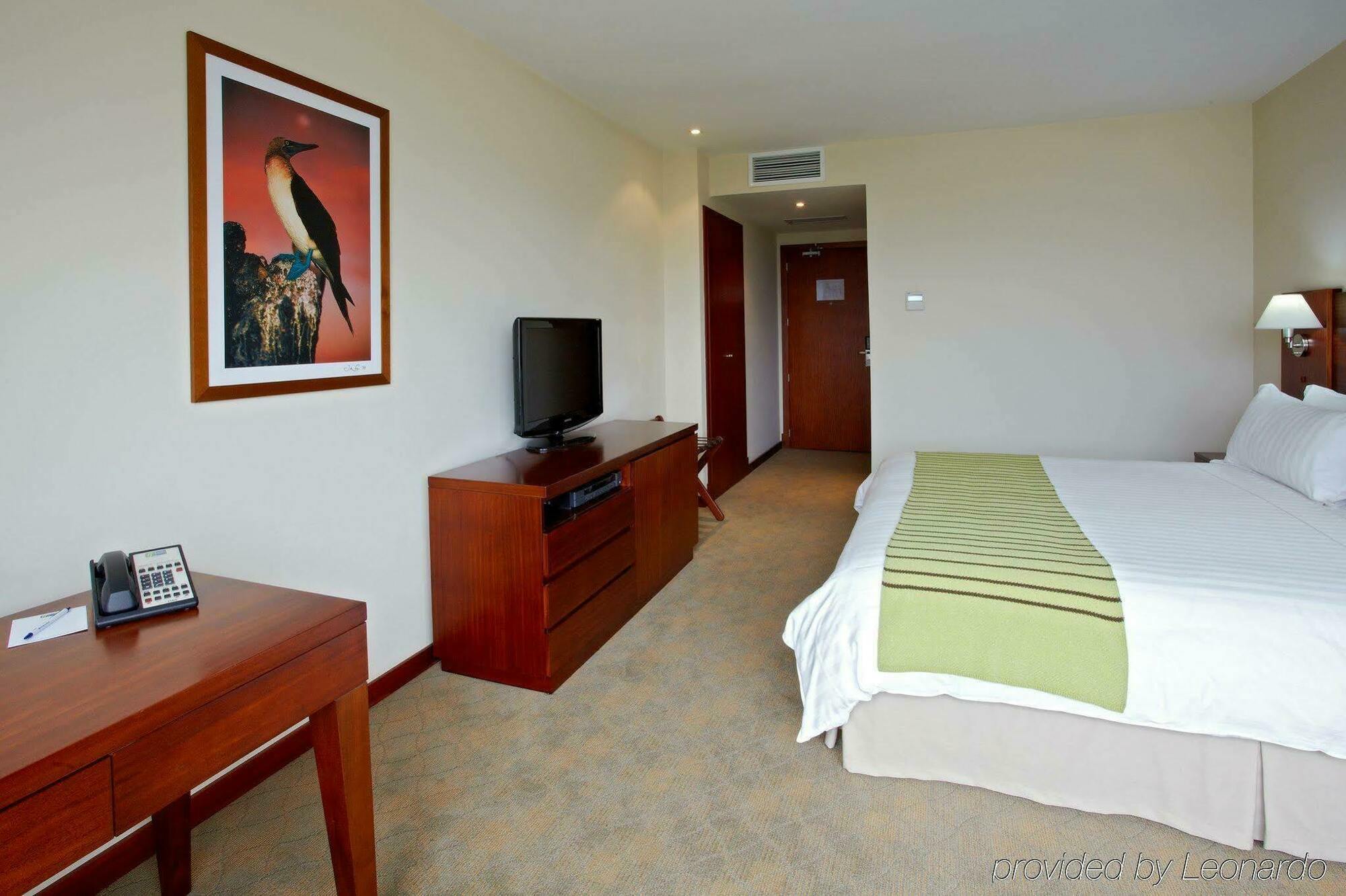 Holiday Inn Express Quito By Ihg Екстериор снимка
