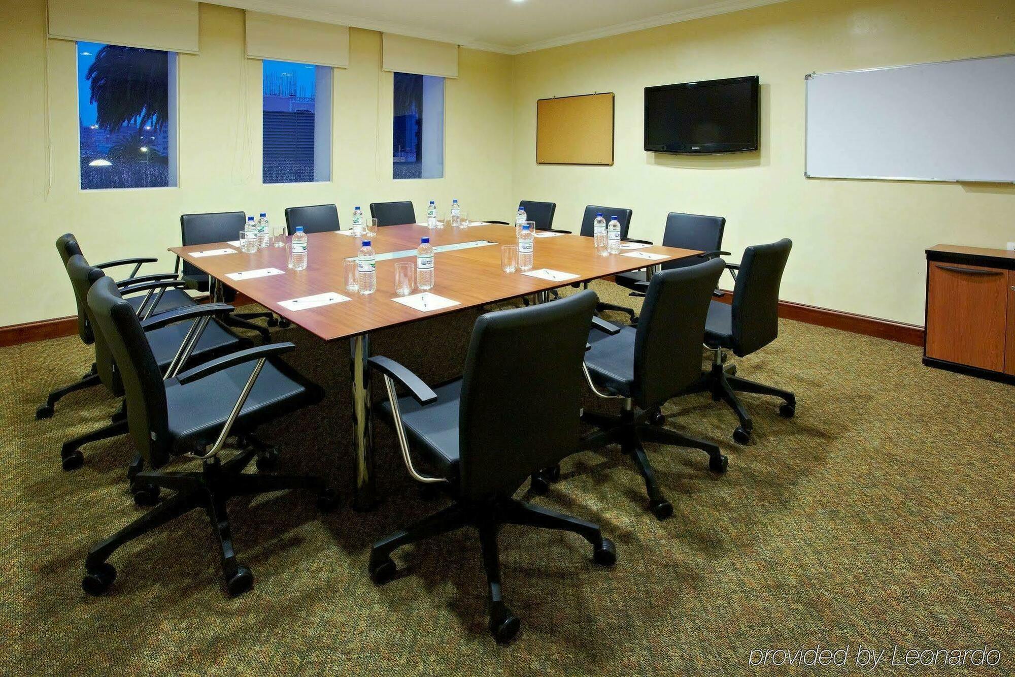 Holiday Inn Express Quito By Ihg Екстериор снимка